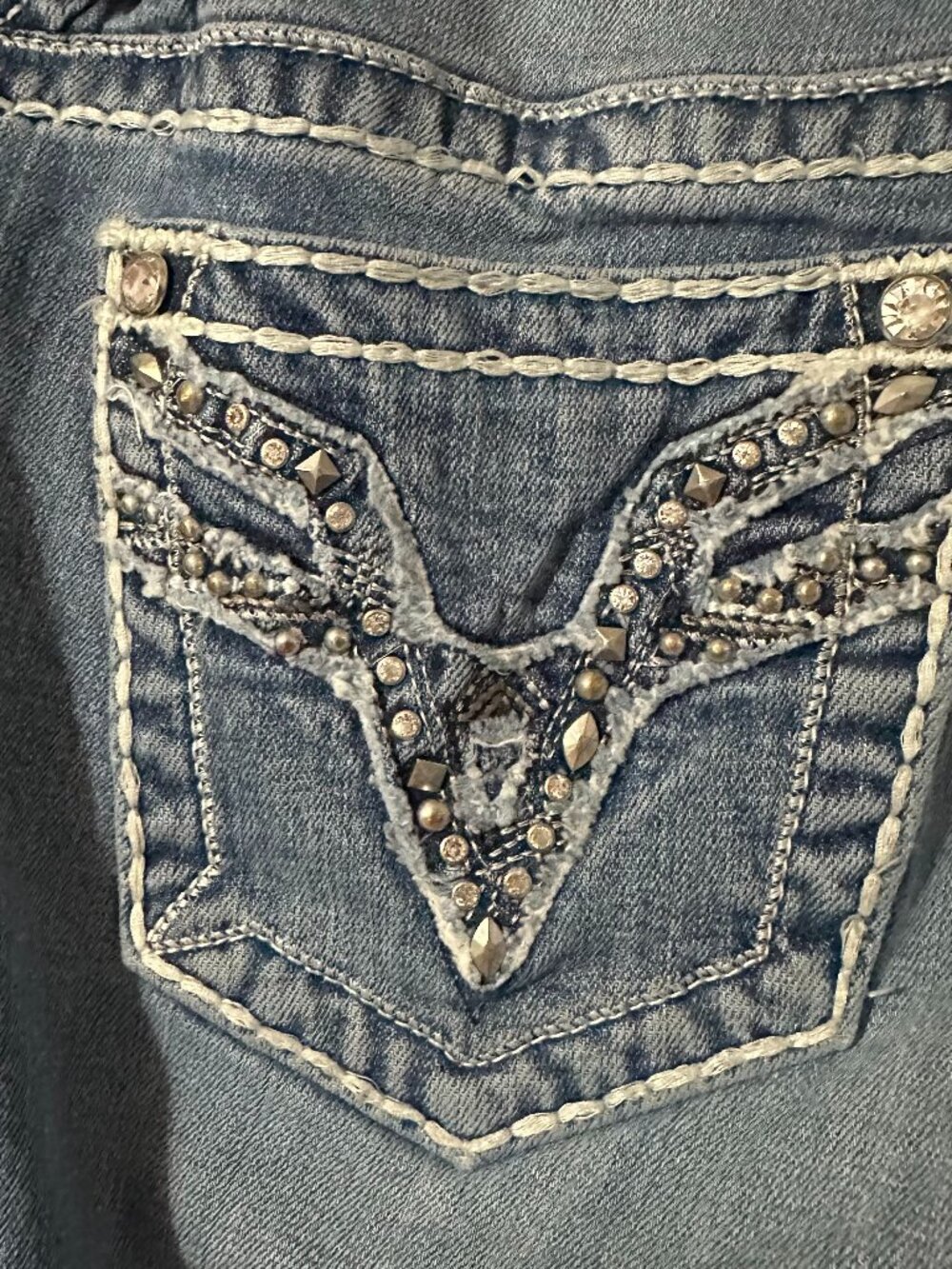 Vigoss Women's Chelsea Capri Denim Jeans Size 9/10 Thick Stitch Embellished